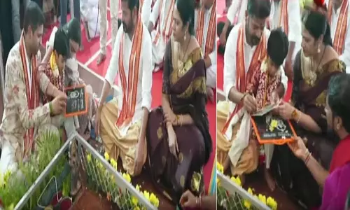 Basara: జ్ఞాన సరస్వతి సాక్షిగా.. మనవడికి విద్యాభ్యాసం చేయించిన రేవంత్ రెడ్డి! Basara: జ్ఞాన సరస్వతి సాక్షిగా.. మనవడికి విద్యాభ్యాసం చేయించిన రేవంత్ రెడ్డి!