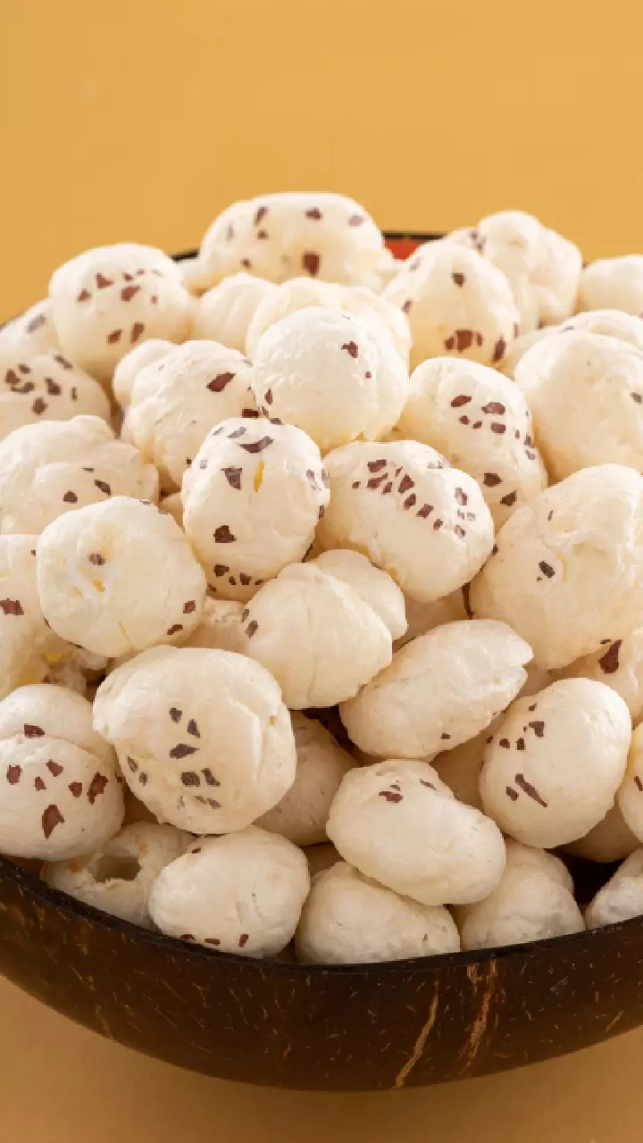 Benefits of Makhana : ఈ సూపర్ఫుడ్ అమృతమా? లేక అతిగా తింటే ప్రమాదమా? Benefits of Makhana : ఈ సూపర్ఫుడ్ అమృతమా? లేక అతిగా తింటే ప్రమాదమా?