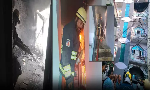 Nampally Fire Accident: బిల్డింగ్‌లో చిక్కుకున్న 23 మంది.. ప్రాణాలకు తెగించి కాపాడిన ఫైర్ సిబ్బంది!