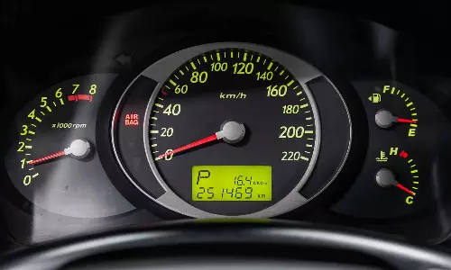 Best 5 Bikes with High Mileage and Low Maintenance for Office Goers