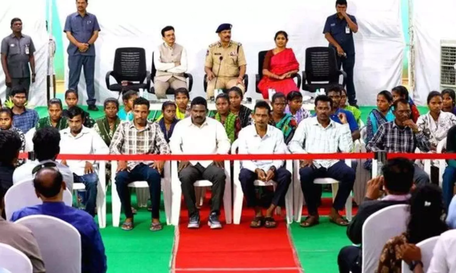 తుపాకీ వీడి.. టూరిస్ట్ గైడ్లుగా మారి.. మావోయిస్టులకు తెలంగాణ ప్రభుత్వ ఉపాధి కల్పన!