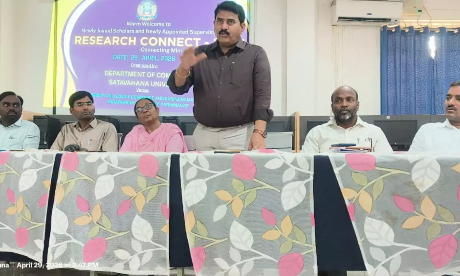 Karimnagar: శాతవాహన వర్సిటీలో ‘రీసెర్చ్ కనెక్ట్-2026’: పరిశోధనల్లో నైతిక విలువలే ప్రాణం.. నూతన విద్యార్థులకు దిశానిర్దేశం!