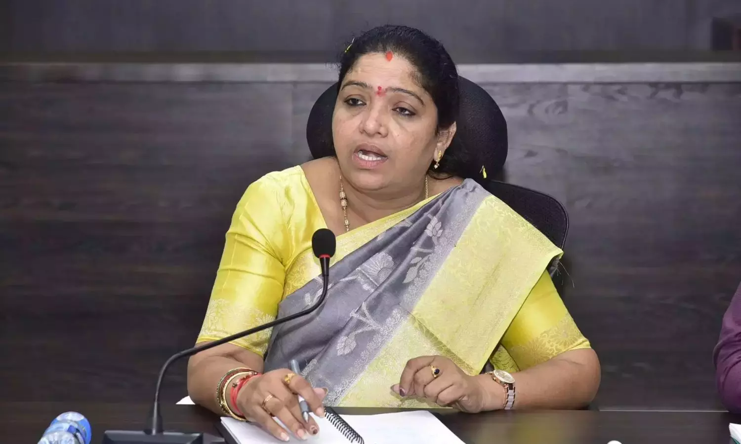 మన్యం జిల్లా ప్రజలకు మంత్రి సంధ్యారాణి కీలక సూచనలు.. ఐదు రోజుల పాటు తీవ్ర వడగాల్పుల ముప్పు.