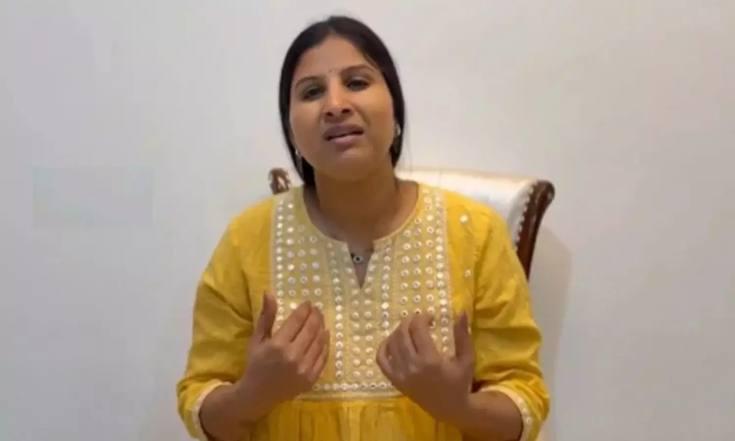 Singer Mangli