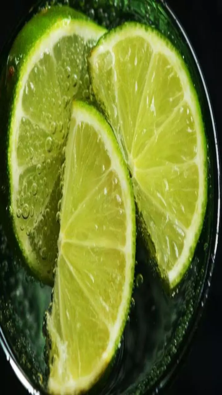 Lemon Water: ప్రతిరోజూ నిమ్మరసం తాగడం వల్ల కలిగే 7 అద్భుత ప్రయోజనాలు ఇవే!