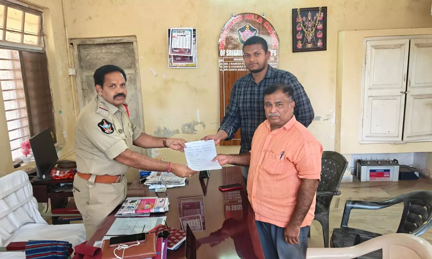 Sundipenta: బ్యాంకుల భద్రతపై పోలీసుల నిఘా: ఏపీ గ్రామీణ బ్యాంక్ మేనేజర్‌కు ఎస్‌ఐ నోటీసులు!