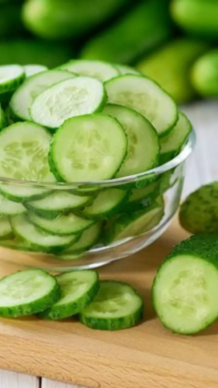 Cucumber : రోజుకు ఎన్ని కీర దోసకాయలు తినాలి? అతిగా తింటే కలిగే నష్టాలివే