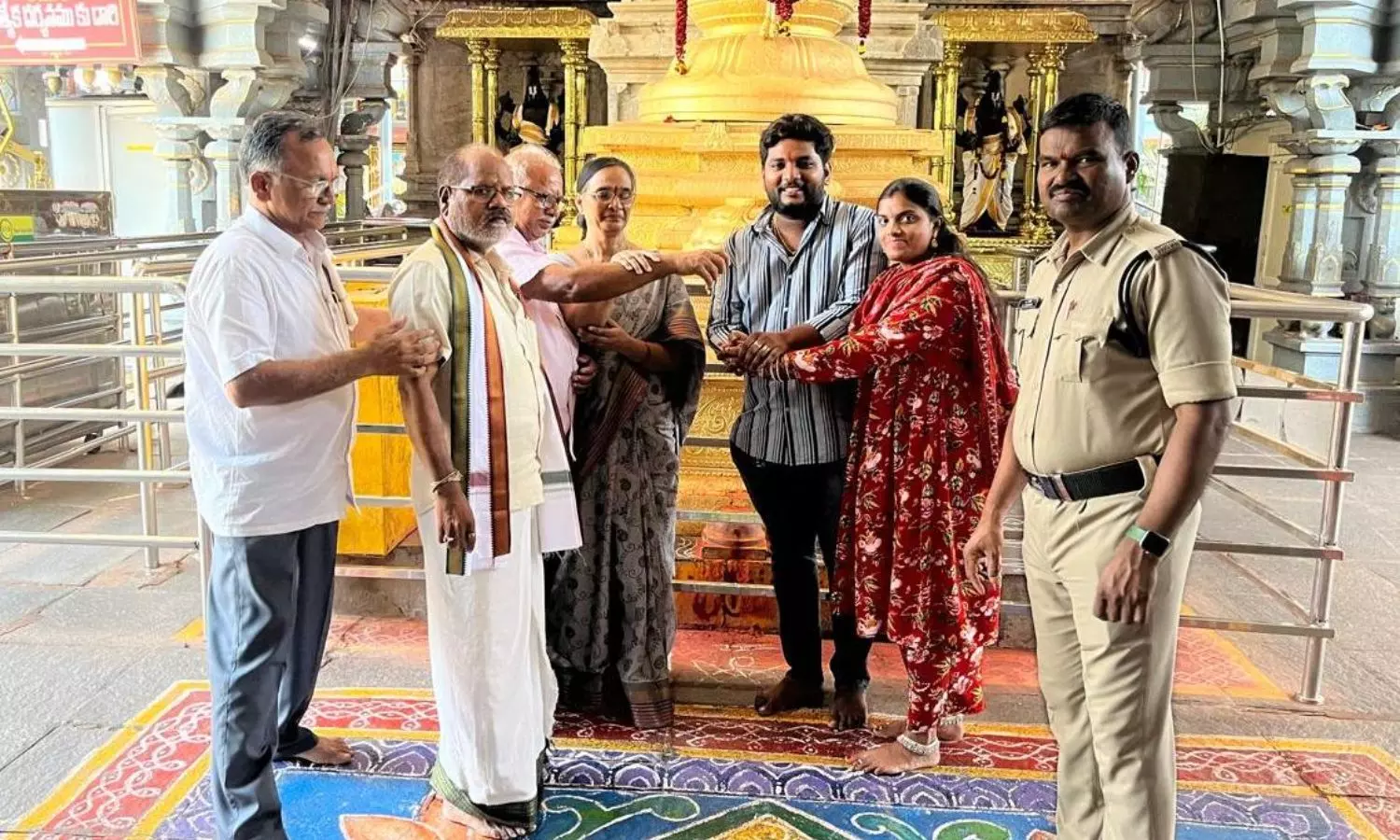 Bhadrachalam: భద్రాద్రి రామయ్య సాక్షిగా భక్తుడి నిజాయితీ: రూ. 3.5 లక్షల బంగారు బ్రాస్లెట్ తిరిగి అప్పగింత!
