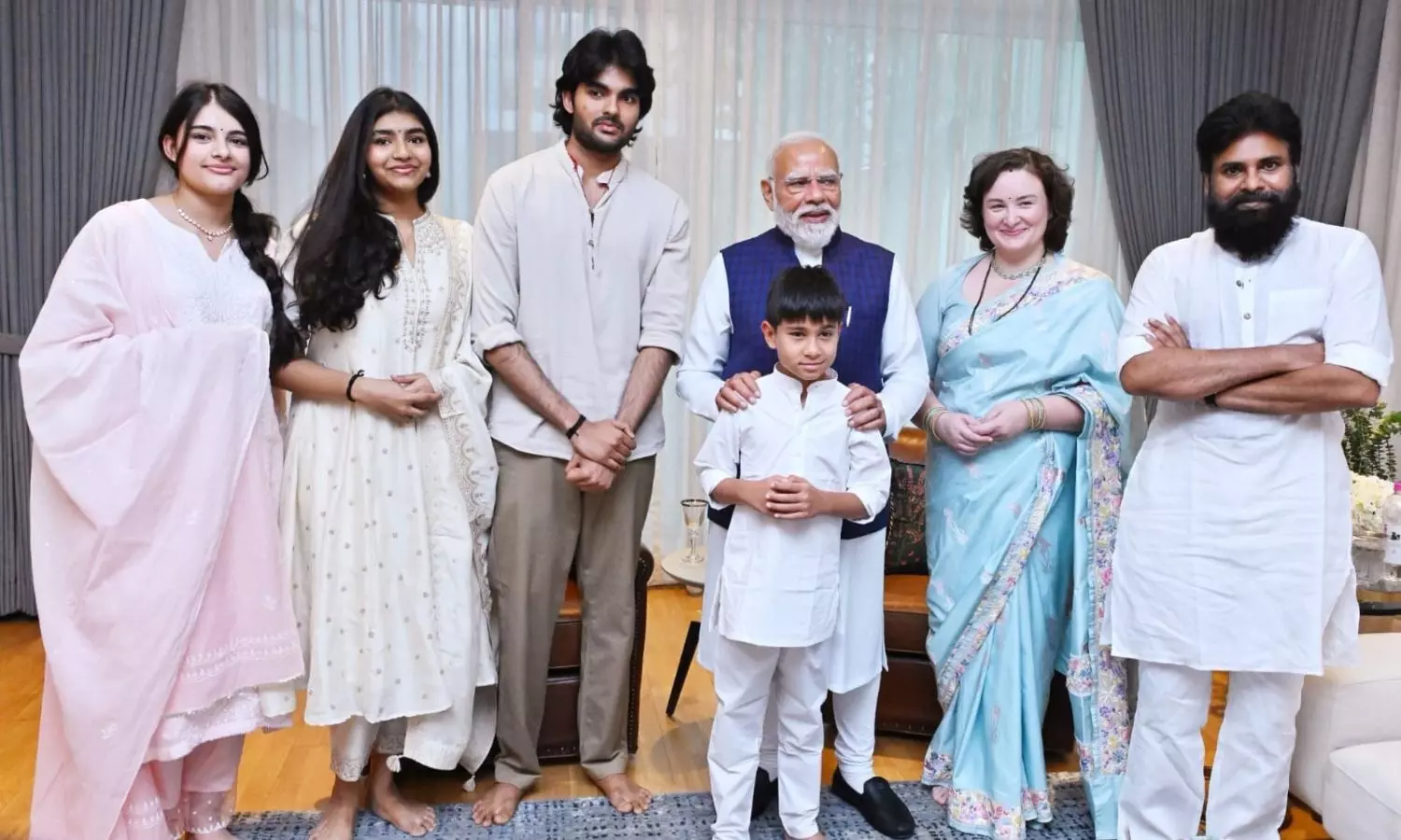 Modi visits Pawan residence