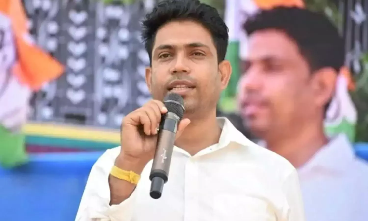 బెంగాల్‌ పాలిటిక్స్‌లో ఊహించని ట్విస్ట్: రీపోలింగ్‌కు రెండు రోజుల ముందు పోటీ నుంచి తప్పుకున్న టీఎంసీ అభ్యర్థి..