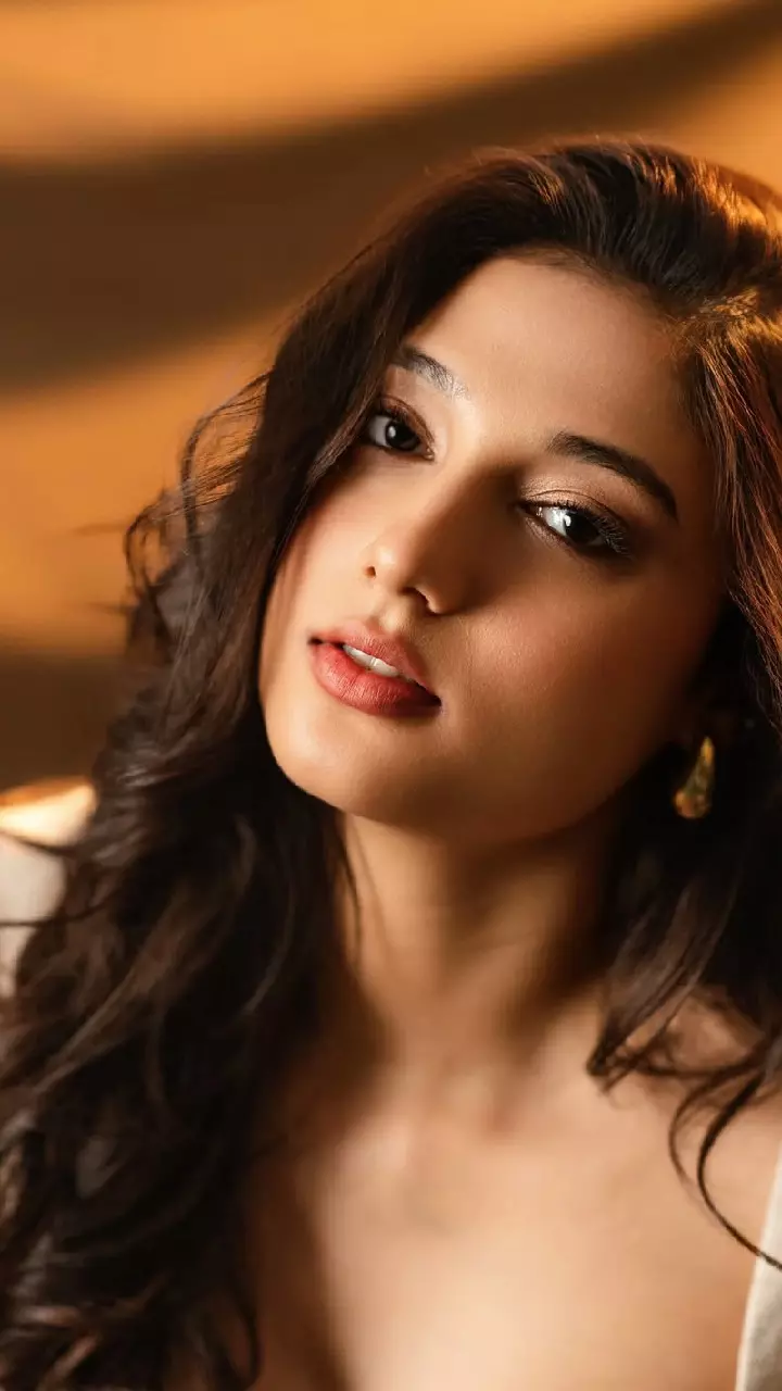 Ritika Nayak : మత్తెక్కించే అందాలతో మతి పోగొడుతున్న మిరాయ్ భామ Ritika Nayak : మత్తెక్కించే అందాలతో మతి పోగొడుతున్న మిరాయ్ భామ