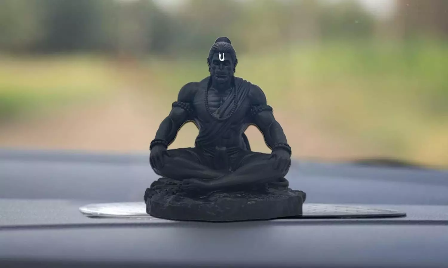 Car Dashboard God Idols: కారు డ్యాష్బోర్డ్పై విగ్రహాలు పెడుతున్నారా... ఈ నియమాలు పాటించకుంటే యమపాశమే Car Dashboard God Idols: కారు డ్యాష్బోర్డ్పై విగ్రహాలు పెడుతున్నారా... ఈ నియమాలు పాటించకుంటే యమపాశమే