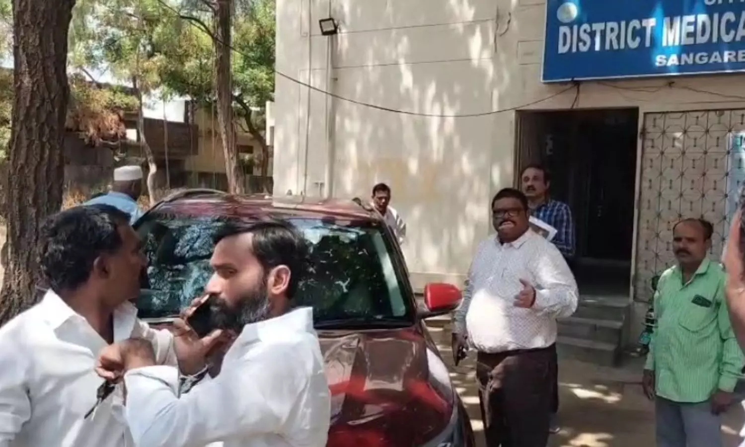 Sangareddy: సంగారెడ్డి డీఎంహెచ్‌ఓ వసంత్ రావు బాగోతం.. మృతుడి కుటుంబానికి రావాల్సిన రూ.10 లక్షల పరిహారం స్వాహా!