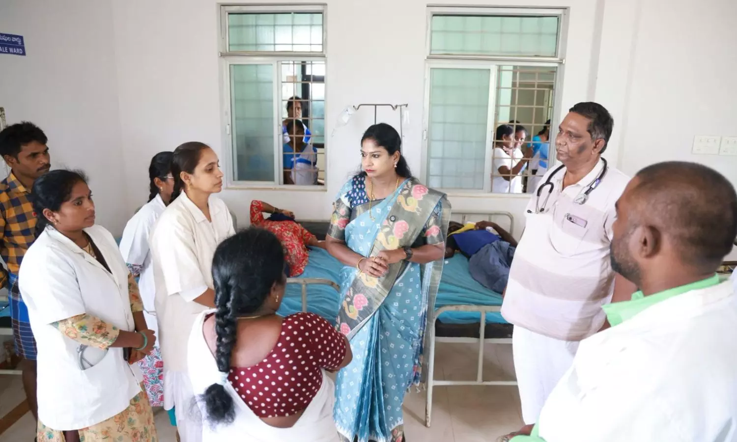 Pernadu: HMTV కథనంతో కదిలిన యంత్రాంగం: పెర్నాడు పీహెచ్‌సీలో ఎమ్మెల్యే డా. నెలవల విజయశ్రీ ఆకస్మిక తనిఖీ..