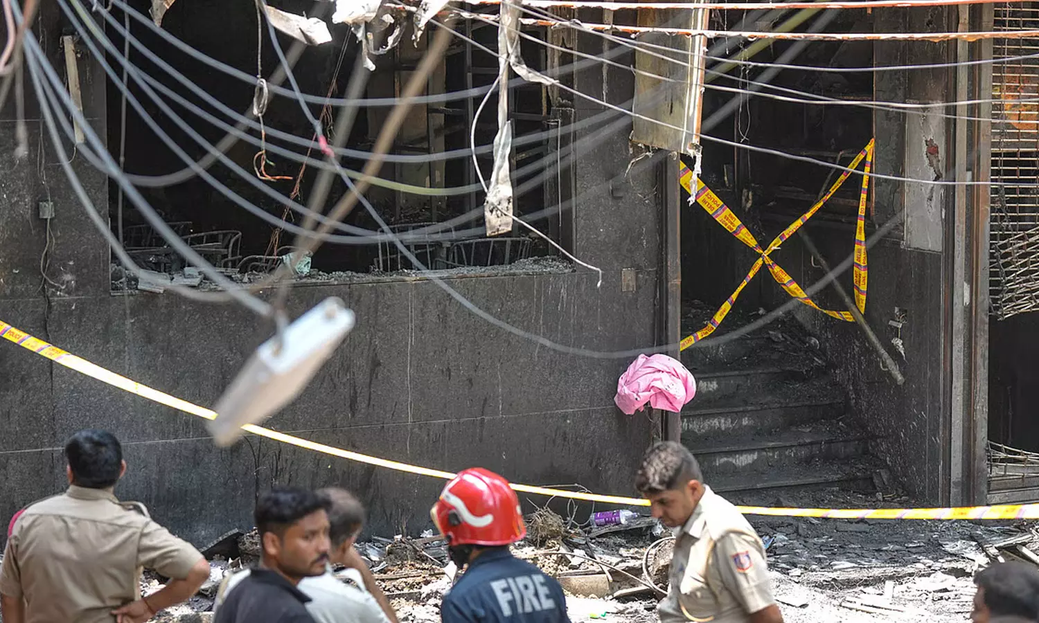 Malviya Nagar Fire : చావులోనూ వీడని బంధం.. ఢిల్లీ అగ్నిప్రమాదంలో కంటతడి పెట్టిస్తున్న గాథలు..!