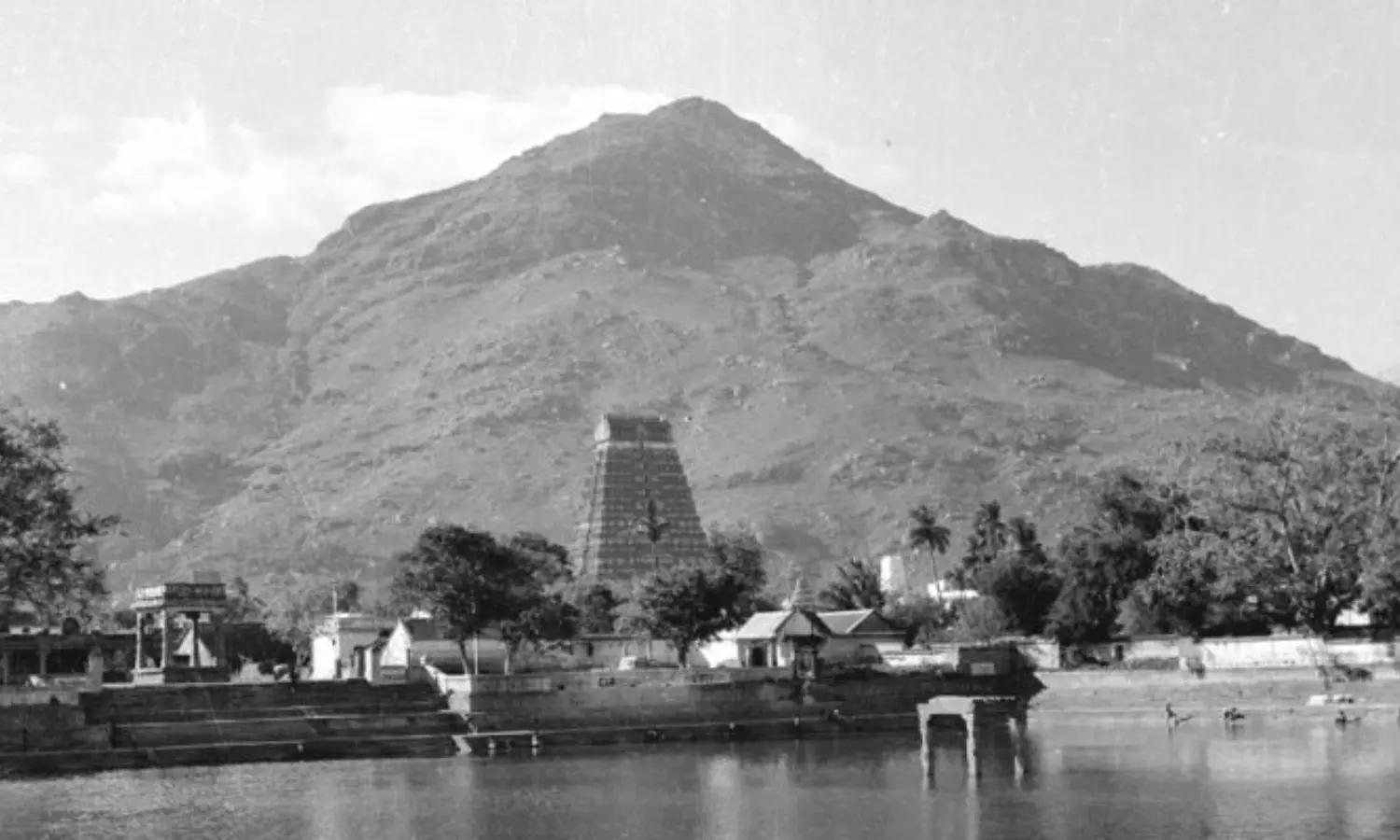 Arunachalam: అరుణాచలంలో గిరి ప్రదక్షిణ చేసేవారు...ఒక్కసారైనా ఈ అరుగుపై కూర్చోవాలి... ఎందుకంటే