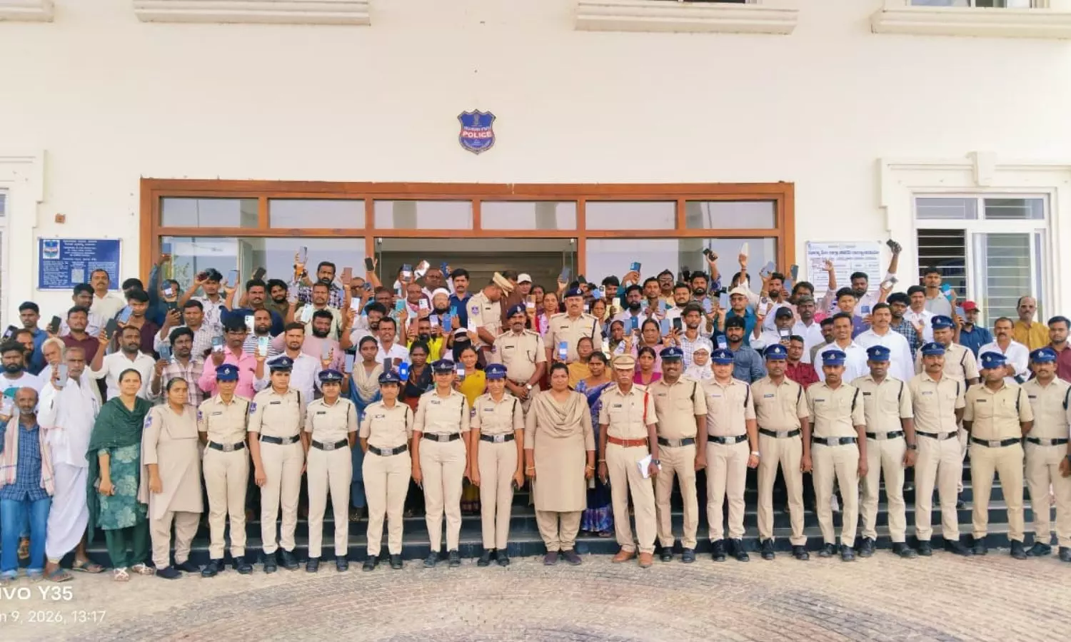 సూర్యాపేట పోలీసుల ఘనత: రూ.20 లక్షల విలువైన 102 మొబైల్స్ రికవరీ.. బాధితులకు అందజేసిన ఎస్పీ!