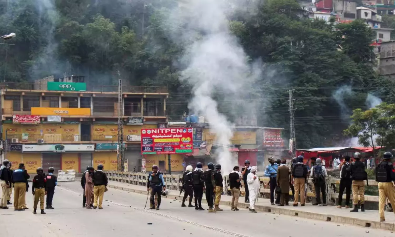 Unrest in PoK: పాక్ ఆక్రమిత కశ్మీర్లో ఏం జరుగుతోంది... వదిలేస్తారా? అణిచేస్తారా? Unrest in PoK: పాక్ ఆక్రమిత కశ్మీర్లో ఏం జరుగుతోంది... వదిలేస్తారా? అణిచేస్తారా?