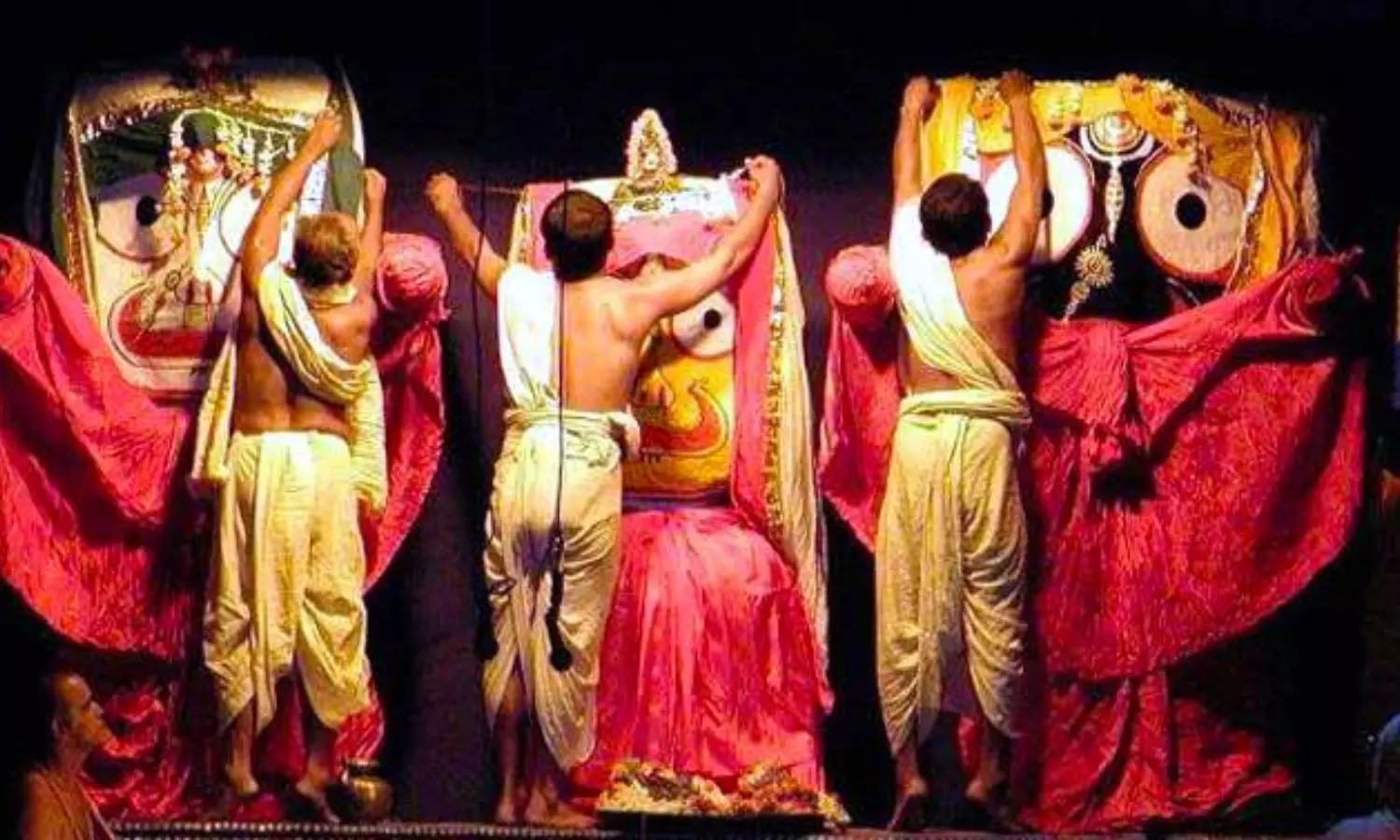 Puri Jagannath Temple: పూరీ ఆలయంలో అద్భుతం...ఆ 15 రోజులు జగన్నాథుడు భక్తులకు దూరం...ఎందుకంటే Puri Jagannath Temple: పూరీ ఆలయంలో అద్భుతం...ఆ 15 రోజులు జగన్నాథుడు భక్తులకు దూరం...ఎందుకంటే