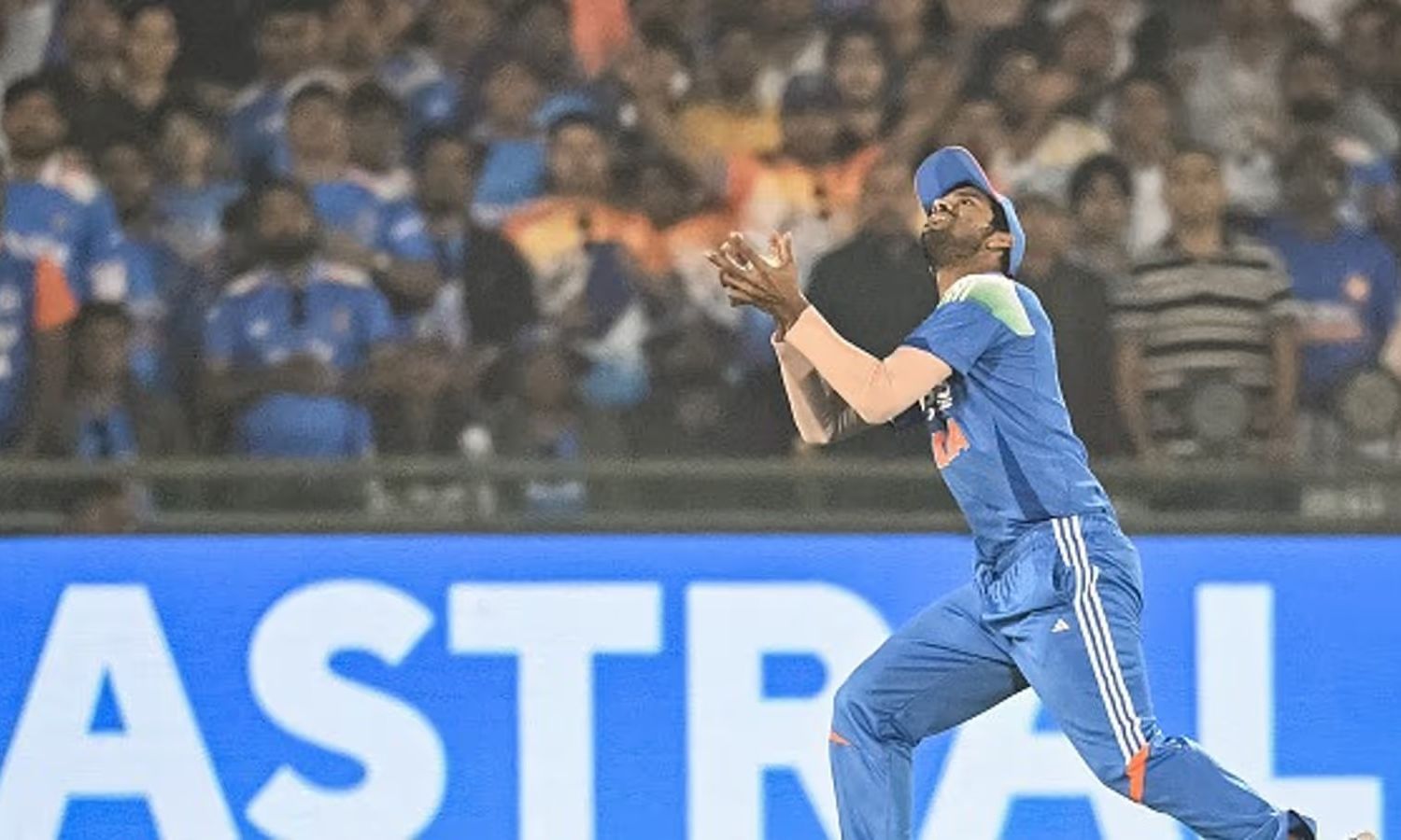 IND vs AFG: రంజీలకు కూడా పనికిరానోడు.. గంభీర్ ఫేవరేట్ ప్లేయర్‌పై నెటిజన్ల ఫైర్..!