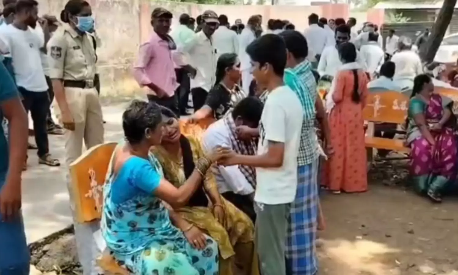 ప్రేమ పేరుతో మోసం.. పుట్టినరోజే బాలిక ఆత్మహత్య