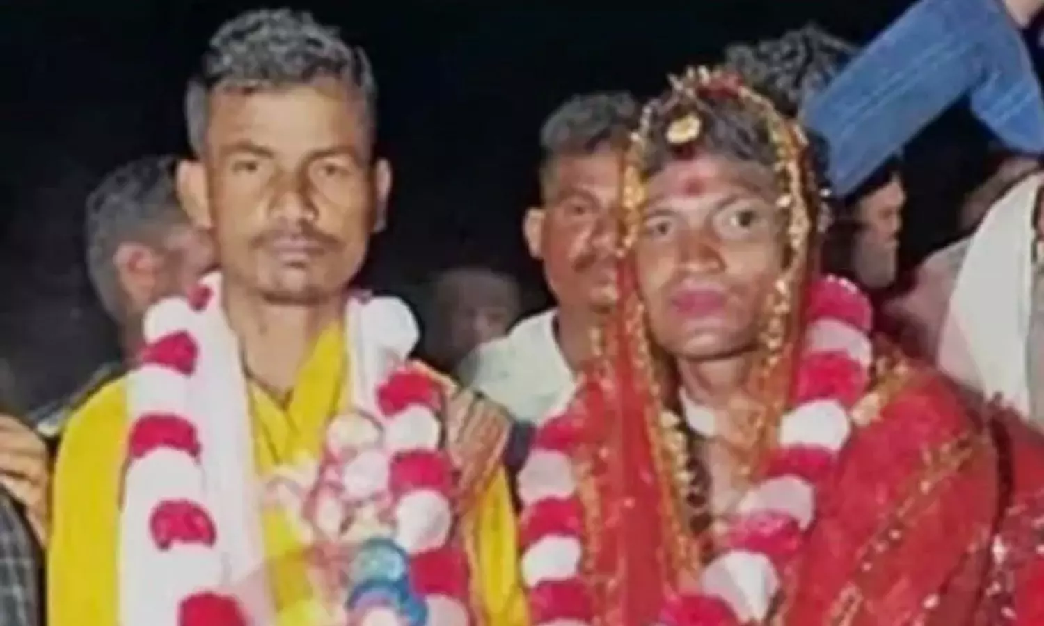 ఒక్క రోజు భార్యాభర్తలుగా ఉండి విడిపోయారు.. ఈ ఇద్దరు యువకులు పెళ్లి చేసుకోవడానికి కారణం ఇదే! ఒక్క రోజు భార్యాభర్తలుగా ఉండి విడిపోయారు.. ఈ ఇద్దరు యువకులు పెళ్లి చేసుకోవడానికి కారణం ఇదే!