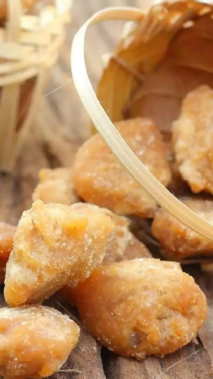 Jaggery : రోజూ బెల్లం తింటే జరిగే మ్యాజిక్ ఇదే.. తెలిస్తే అస్సలు వదలరు
