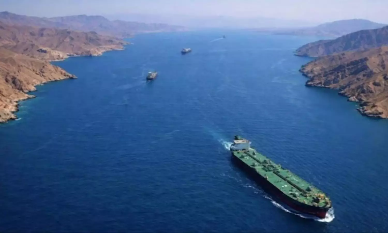 Strait of Hormuz Shipping: చమురు మార్కెట్లకు ఊరట... హోర్ముజ్‌ జలసంధిలో పరుగులు తీస్తున్న వాణిజ్యనౌకలు