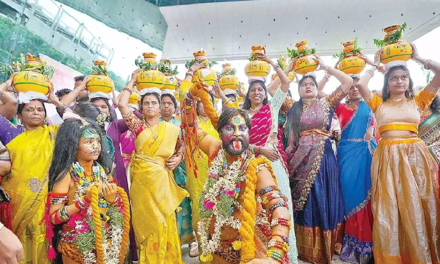 Bonalu 2026 Significance: ఆషాఢంలో బోనాల ప్రాధాన్యత...తెలుసుకోకుండా సమర్పిస్తే నిరుపయోగమే Bonalu 2026 Significance: ఆషాఢంలో బోనాల ప్రాధాన్యత...తెలుసుకోకుండా సమర్పిస్తే నిరుపయోగమే