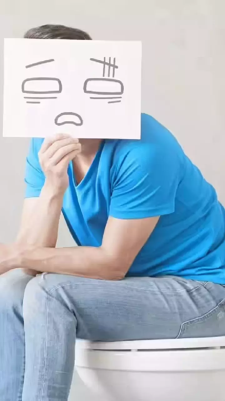 Constipation : మలబద్ధకాన్ని అస్సలు లైట్ తీసుకోకండి.. దీర్ఘకాలం నిర్లక్ష్యం చేస్తే వచ్చే డేంజర్ ఇదే