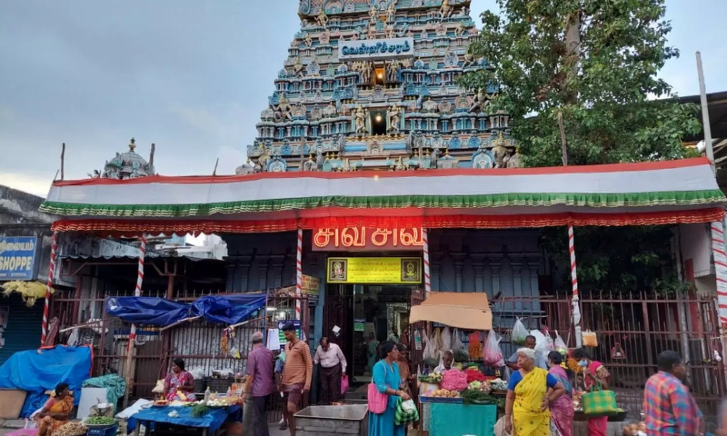 Velleeswarar Temple: వెల్లీశ్వరర్ సన్నిధిలో కాసేపు కూర్చుంటే చాలు... కంటి సమస్యలకు పరిష్కారం దొరుకుతుంది Velleeswarar Temple: వెల్లీశ్వరర్ సన్నిధిలో కాసేపు కూర్చుంటే చాలు... కంటి సమస్యలకు పరిష్కారం దొరుకుతుంది