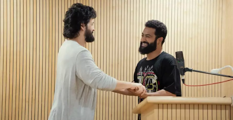 డబ్బింగ్ స్టూడియోలో ఎన్టీఆర్, అఖిల్..వైరల్ అవుతున్న ఫోటో