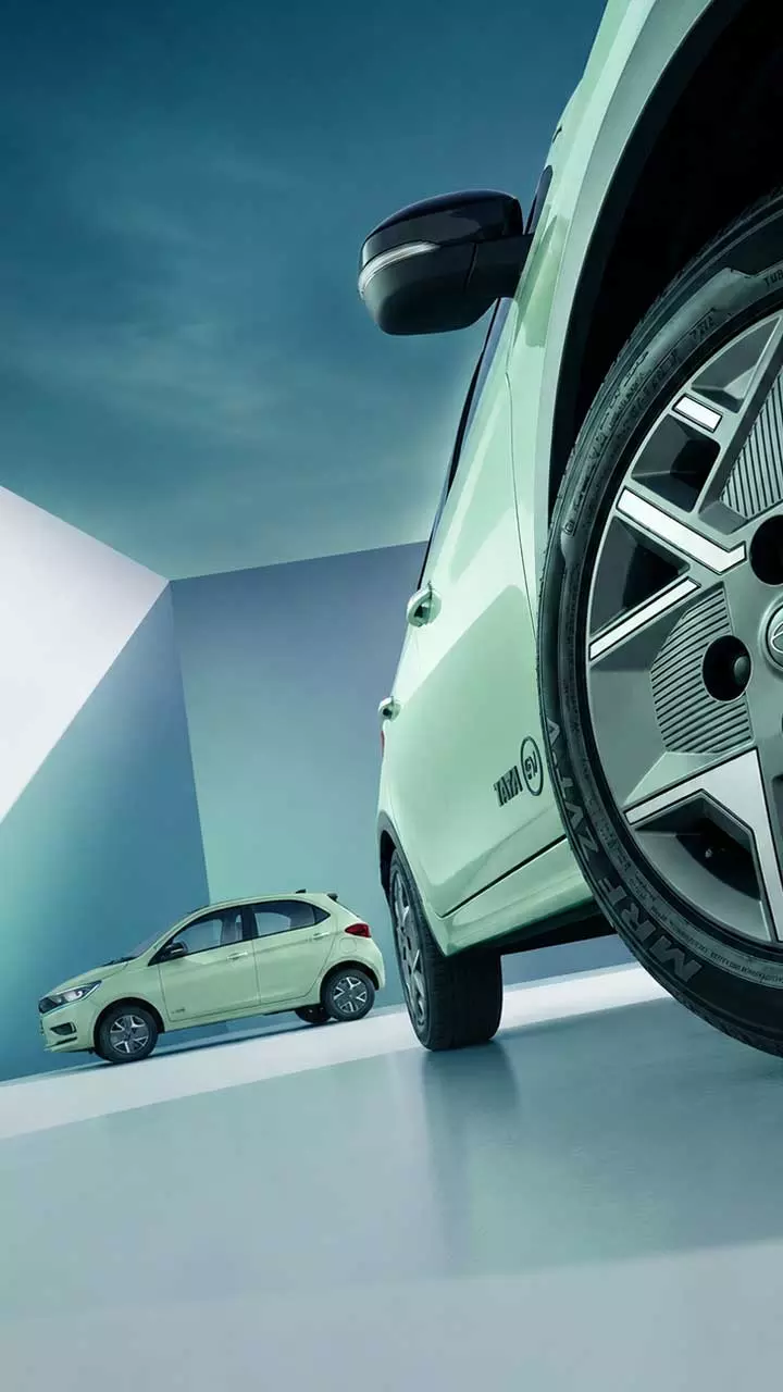 Tata Tiago EV 2026: తక్కువ బడ్జెట్లో బెస్ట్ ఎలక్ట్రిక్ కారు.. 6 ఎయిర్బ్యాగ్లతో వచ్చిన 2026 టాటా టియాగో ఈవీ! Tata Tiago EV 2026: తక్కువ బడ్జెట్లో బెస్ట్ ఎలక్ట్రిక్ కారు.. 6 ఎయిర్బ్యాగ్లతో వచ్చిన 2026 టాటా టియాగో ఈవీ!