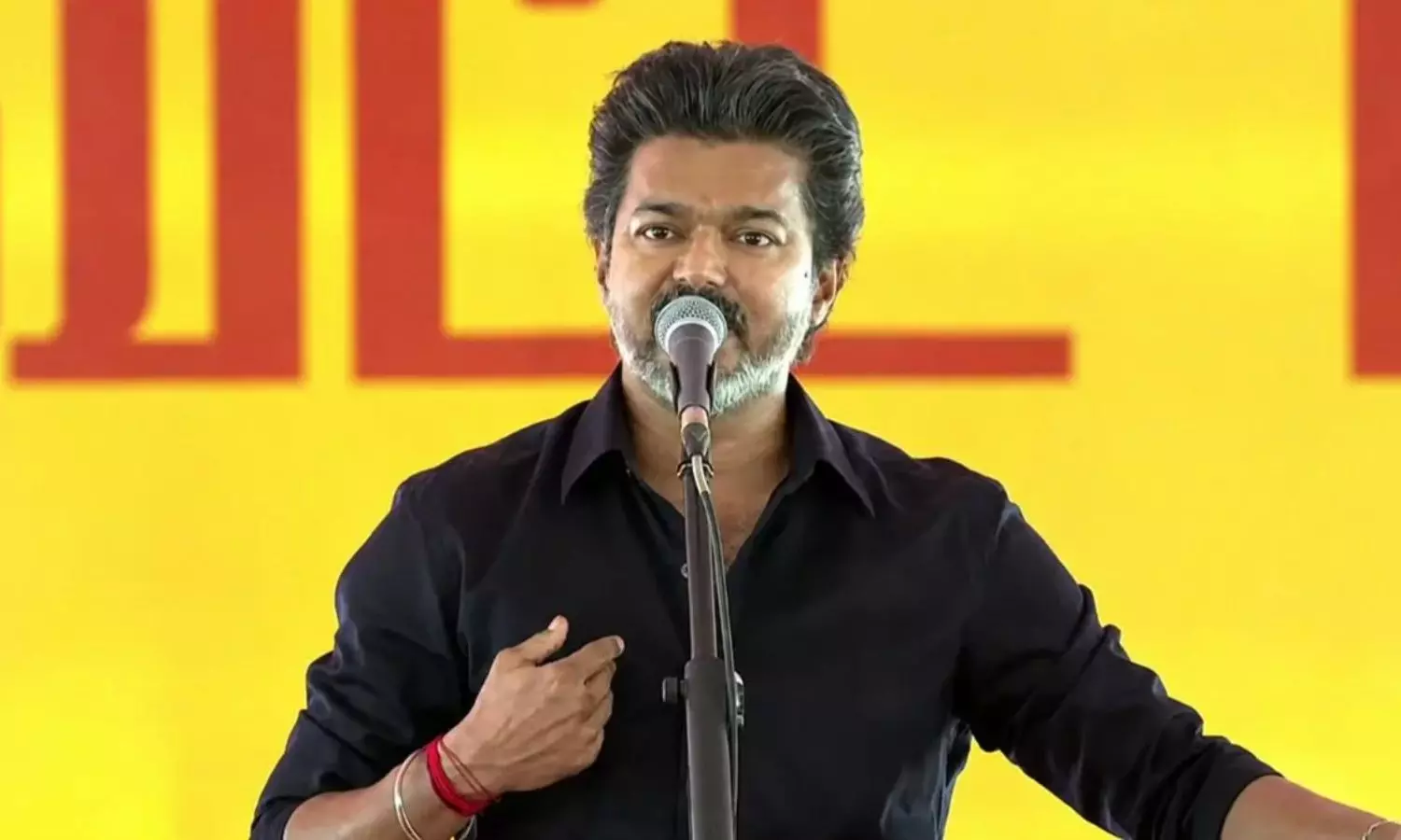 CM Vijay: మాట నిలబెట్టుకున్న దళపతి: కరూర్ బాధితులకు ప్రభుత్వ ఉద్యోగాలిచ్చిన సీఎం విజయ్ CM Vijay: మాట నిలబెట్టుకున్న దళపతి: కరూర్ బాధితులకు ప్రభుత్వ ఉద్యోగాలిచ్చిన సీఎం విజయ్
