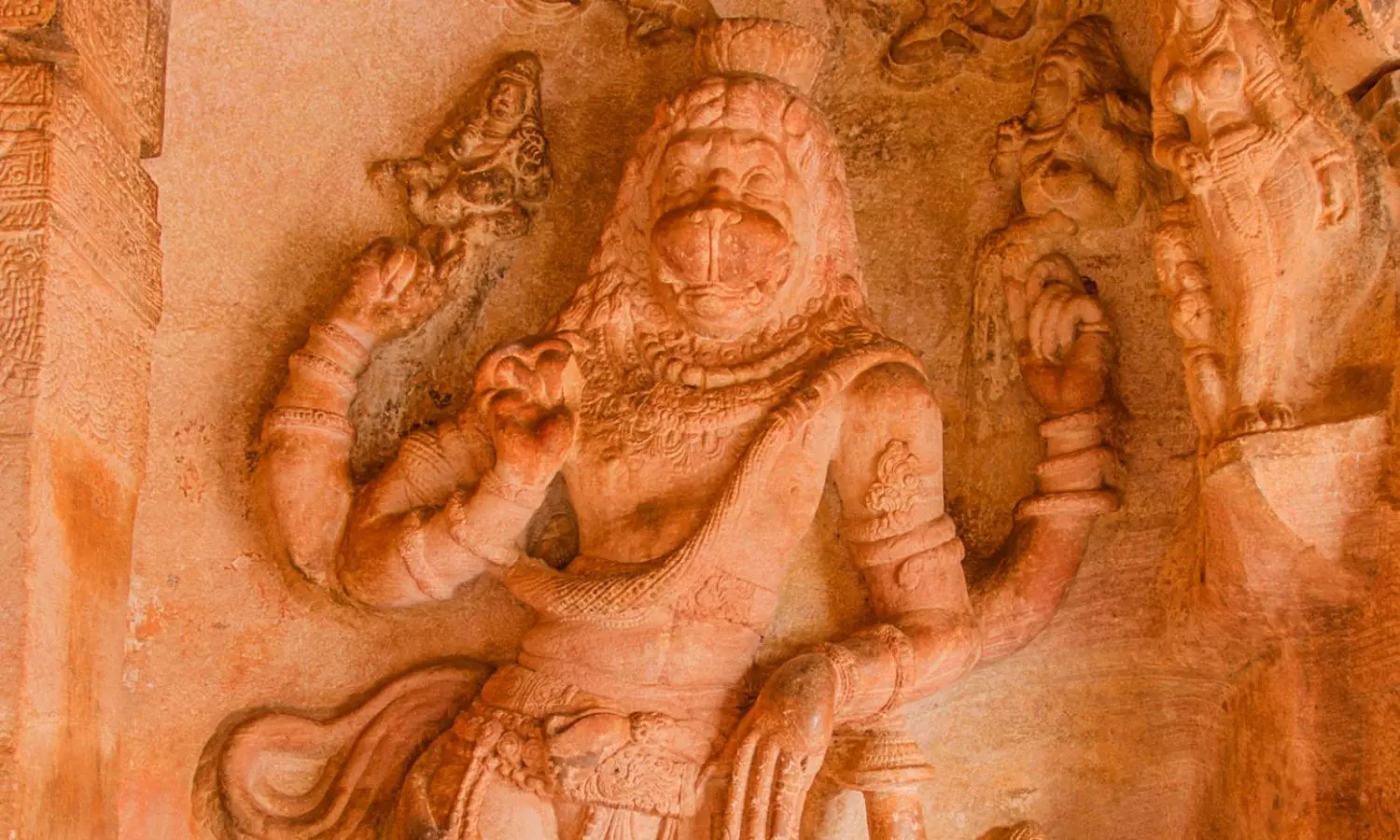 Lakshmi Narasimha Temple: సికింద్రాబాద్‌ లక్ష్మీనరసింహుడు...కాపలాగా 20 అడుగుల శ్వేతనాగు