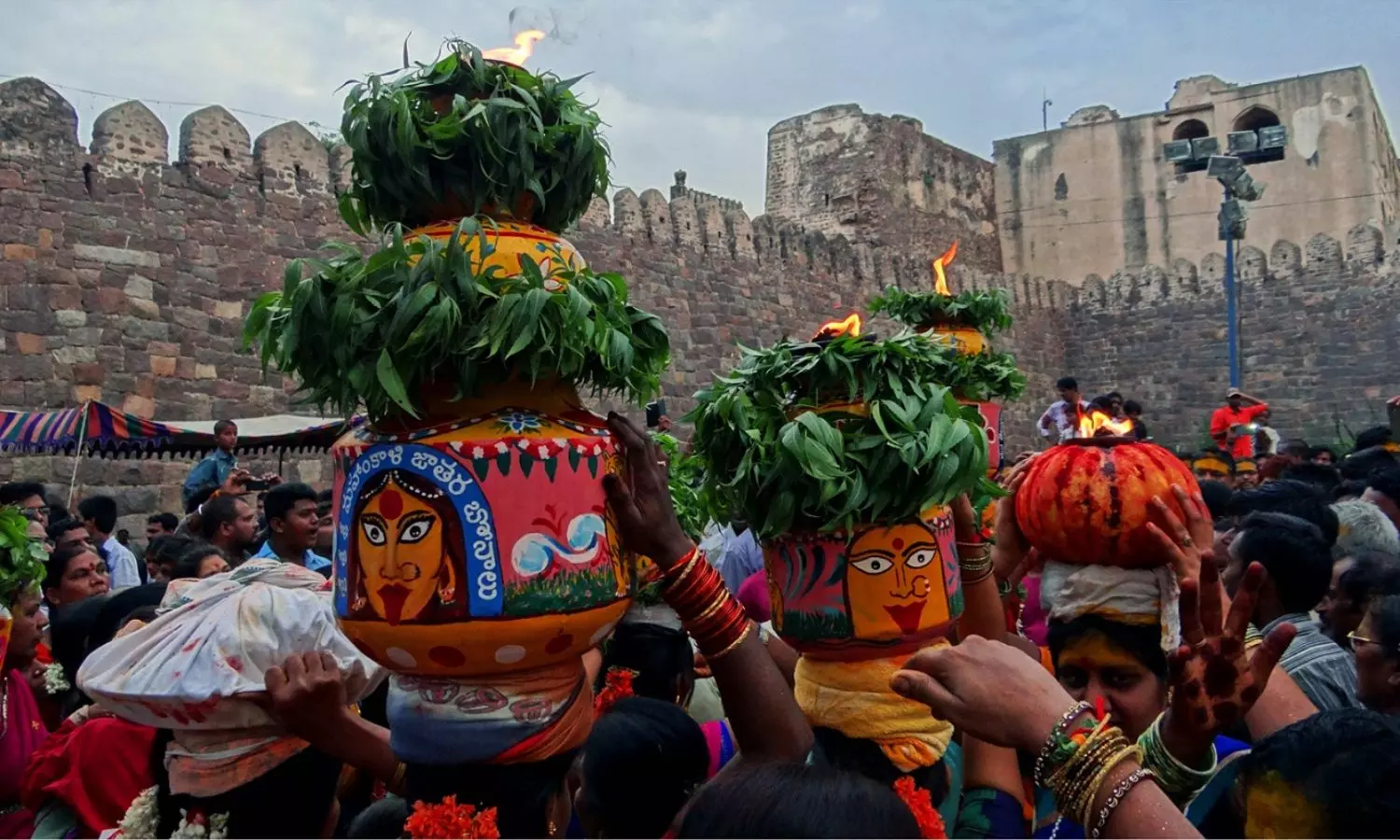 Bonalu: బోనం అంటే ఒక్కటికాదు...తెలంగాణలో ఎన్ని రకాలైన బోనాలున్నాయో తెలుసా?