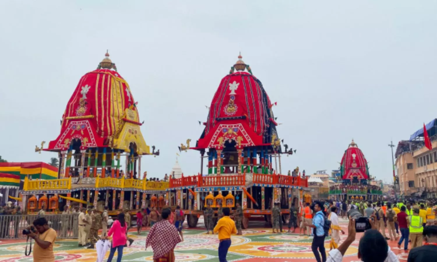 Puri Rath Yatra Secrets: రథయాత్ర రోజున పూరీలో జరిగే అద్భుతం ఇదే... రథంలో ఎంత బంగారం ఉంటుందో తెలుసా? Puri Rath Yatra Secrets: రథయాత్ర రోజున పూరీలో జరిగే అద్భుతం ఇదే... రథంలో ఎంత బంగారం ఉంటుందో తెలుసా?