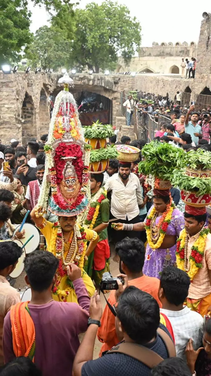 లష్కర్ బోనాల నుంచి లాల్ దర్వాజా వరకు.. హైదరాబాద్ బోనాల వెనుక ఉన్న వెయ్యేళ్ల చారిత్రక విశేషాలు ఇవే!