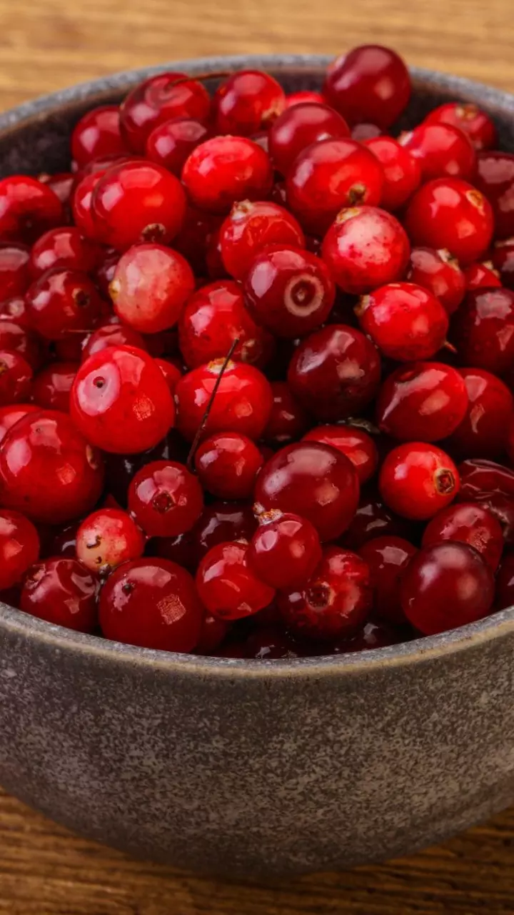 Cranberry : చిన్న కాయ.. పెద్ద ప్రయోజనాలు.. క్రాన్బెర్రీస్తో కలిగే లాభాలు తెలిస్తే వదిలిపెట్టరు Cranberry : చిన్న కాయ.. పెద్ద ప్రయోజనాలు.. క్రాన్బెర్రీస్తో కలిగే లాభాలు తెలిస్తే వదిలిపెట్టరు