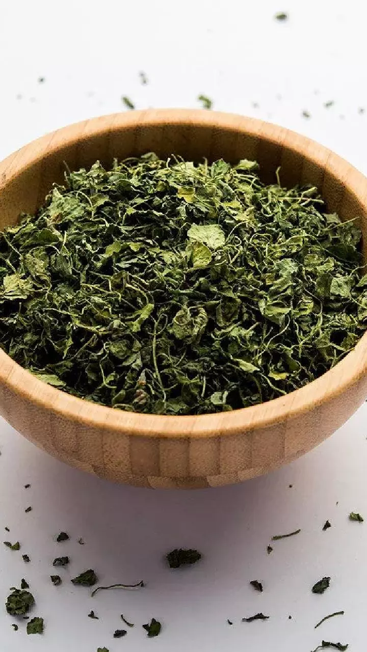 Kasuri Methi : డయాబెటిస్కు మేలైన ఔషధం.. బ్లడ్ షుగర్ లెవల్స్ తగ్గించే అద్భుతమైన ఆకు ఇదే Kasuri Methi : డయాబెటిస్కు మేలైన ఔషధం.. బ్లడ్ షుగర్ లెవల్స్ తగ్గించే అద్భుతమైన ఆకు ఇదే