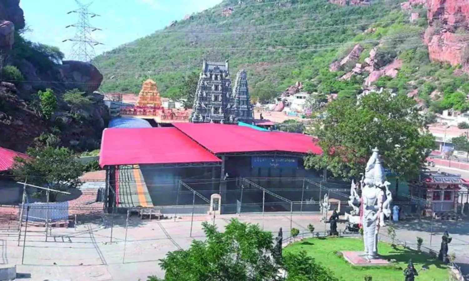 Kadapa Gandi Temple: కడపలో హనుమంతుడు ఇప్పటికీ సజీవంగా ఉన్నాడు... ఈ క్షేత్రమే నిదర్శనం Kadapa Gandi Temple: కడపలో హనుమంతుడు ఇప్పటికీ సజీవంగా ఉన్నాడు... ఈ క్షేత్రమే నిదర్శనం