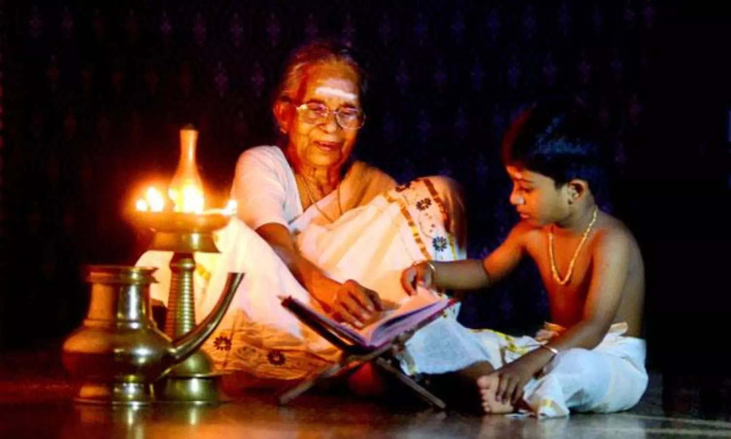 Ramayanam: పూర్వీకులు చేసినట్టు రోజూ రామాయణం పారాయణ చేస్తే ఏం జరుగుతుందో తెలుసా?