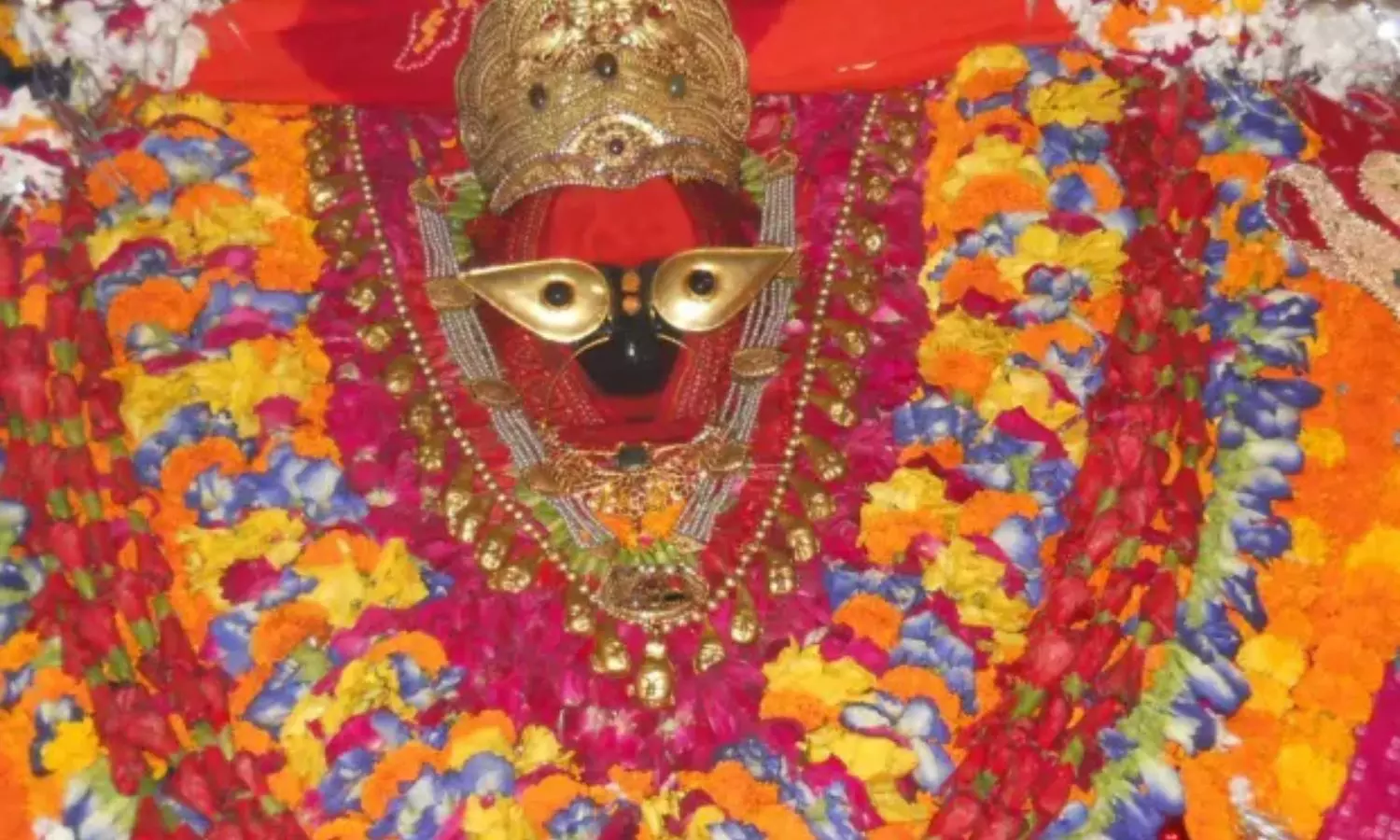 Vindhyachal Temple: ఇక్కడ అమ్మవారు ప్రసాదాన్ని క్షణాల్లో తినేస్తారు... హనుమంతుడితోపాటు భైరవుడూ కాపలా Vindhyachal Temple: ఇక్కడ అమ్మవారు ప్రసాదాన్ని క్షణాల్లో తినేస్తారు... హనుమంతుడితోపాటు భైరవుడూ కాపలా
