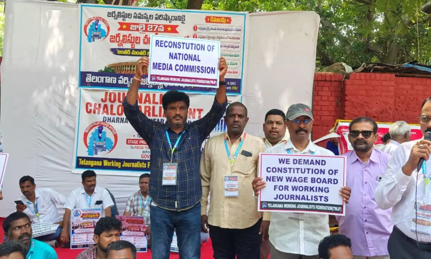జర్నలిస్టుల రక్షణ చట్టం తెవాల్సిందే: IFWJ ఆధ్వర్యంలో ఢిల్లీలో భారీ ధర్నా!