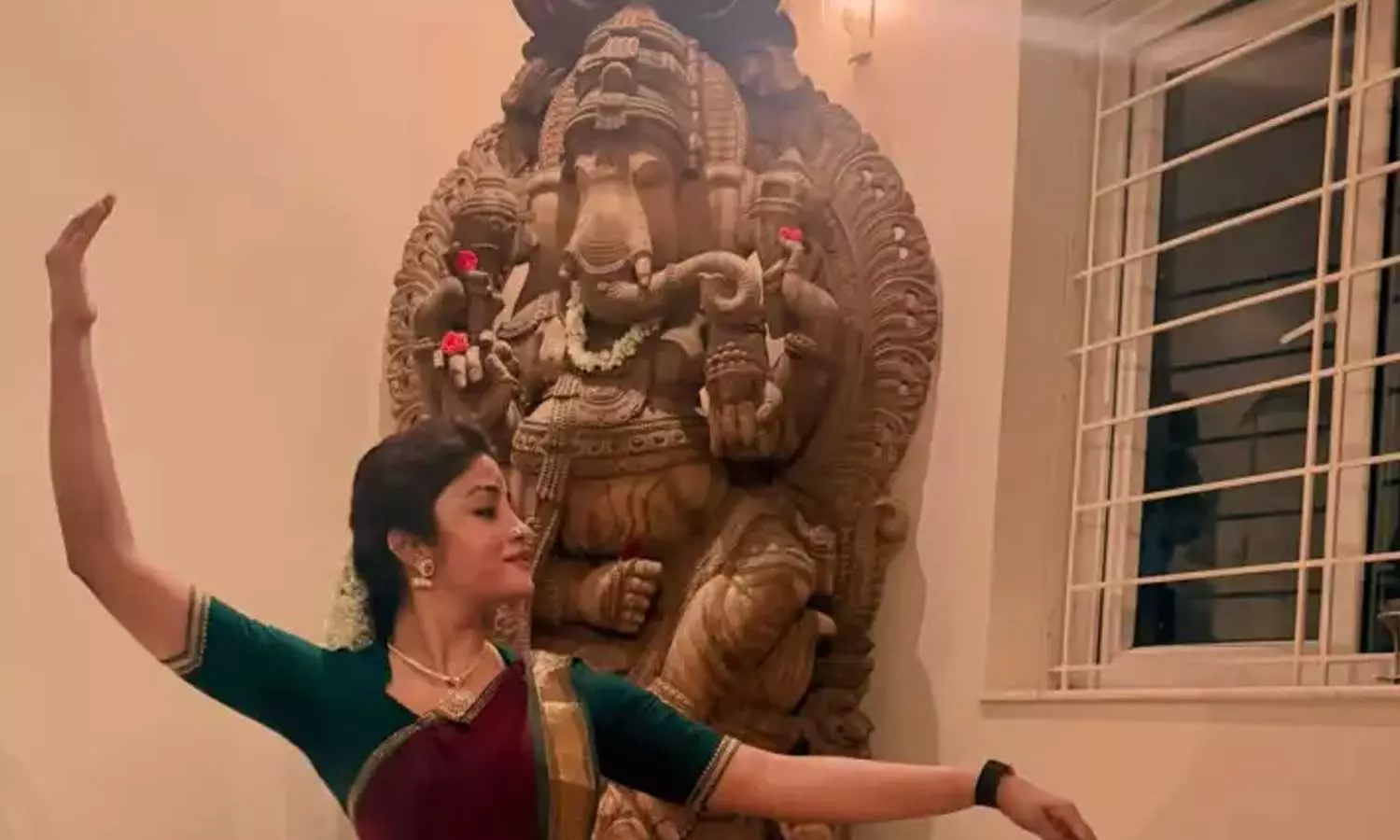 Dimple Hayathi