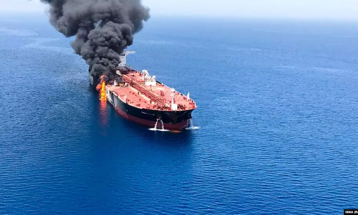 US Iran Conflict: ప్రపంచాన్ని భయపెడుతున్న యుద్ధం... ఇరాన్పై విరుచుకుపడుతున్న అమెరికా... ట్యాంకర్లే లక్ష్యంగా ఇరాన్ వార్ US Iran Conflict: ప్రపంచాన్ని భయపెడుతున్న యుద్ధం... ఇరాన్పై విరుచుకుపడుతున్న అమెరికా... ట్యాంకర్లే లక్ష్యంగా ఇరాన్ వార్