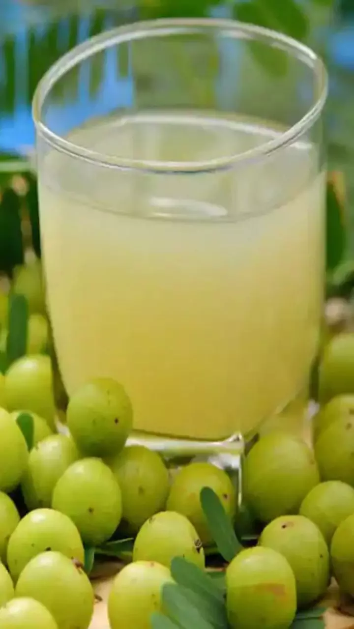 Amla Water Benefits: రోజూ ఒక గ్లాస్ ఉసిరి నీరు తాగితే శరీరంలో జరిగే అద్భుతం ఇదే! Amla Water Benefits: రోజూ ఒక గ్లాస్ ఉసిరి నీరు తాగితే శరీరంలో జరిగే అద్భుతం ఇదే!