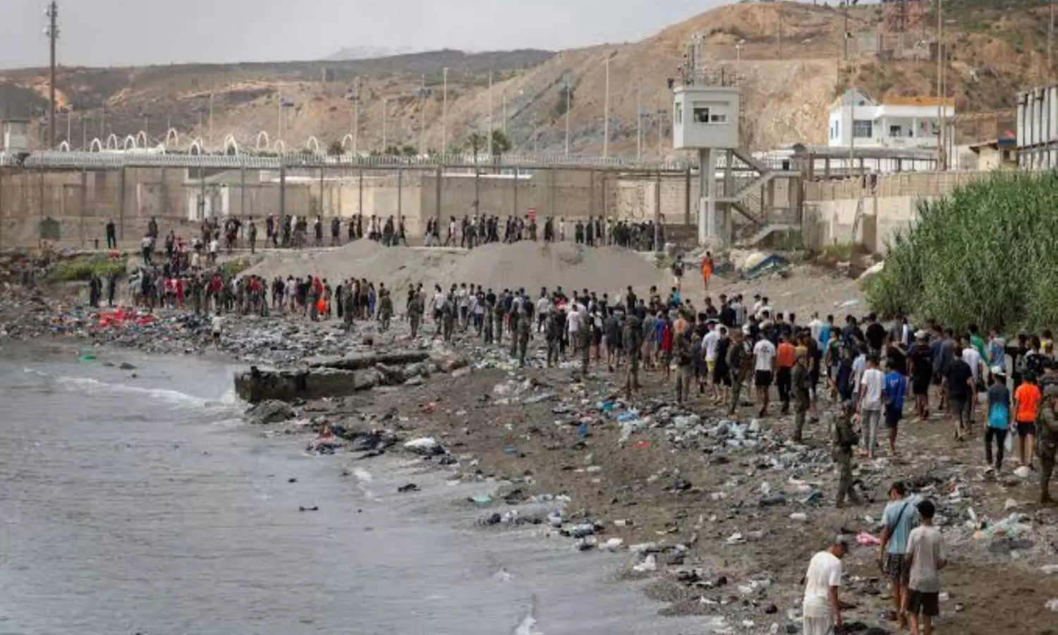 Spain Migrant Crisis: స్పెయిన్లో వలస సంక్షోభం...ఇటలీ సంచలన నిర్ణయం Spain Migrant Crisis: స్పెయిన్లో వలస సంక్షోభం...ఇటలీ సంచలన నిర్ణయం