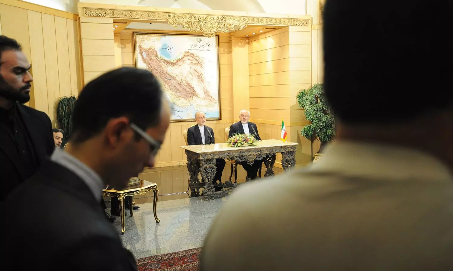 US-Iran Peace Talks: ముగింపు దిశగా అమెరికా ఇరాన్ యుద్ధం... టెహ్రాన్లో కీలక చర్చలు US-Iran Peace Talks: ముగింపు దిశగా అమెరికా ఇరాన్ యుద్ధం... టెహ్రాన్లో కీలక చర్చలు