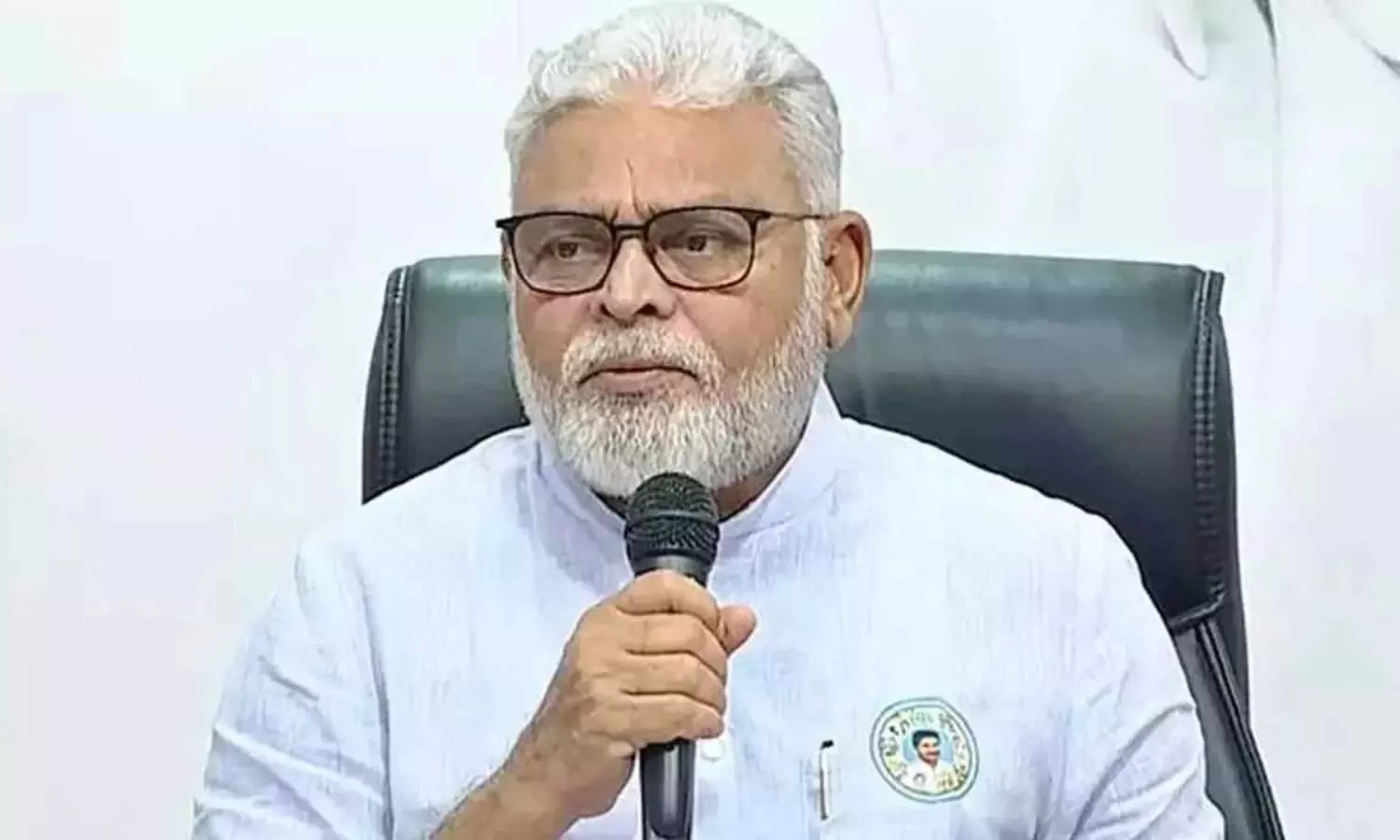 Ambati Rambabu: వైసీపీ నేత అంబటి రాంబాబుపై మరో కేసు.. గుంటూరులో ఎఫ్ఐఆర్! Ambati Rambabu: వైసీపీ నేత అంబటి రాంబాబుపై మరో కేసు.. గుంటూరులో ఎఫ్ఐఆర్!